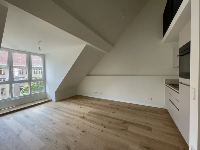 Dreizimmerwohnung im Dachgeschoss mit Einbauküche — photo 1